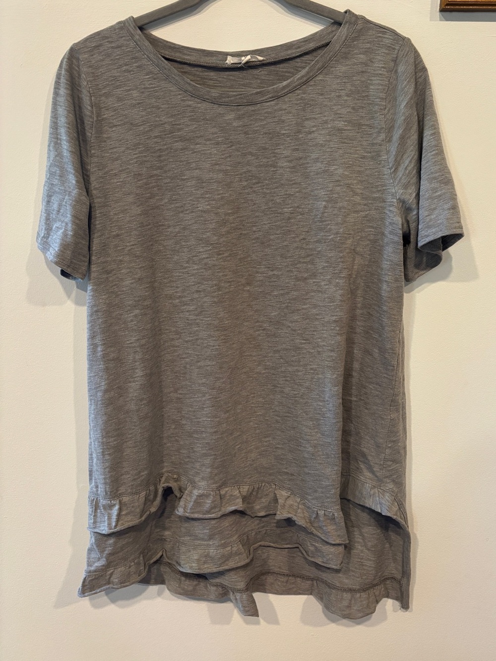 Easel Gray Short Sleeve Ruffle Hem Top - Women’s Medium